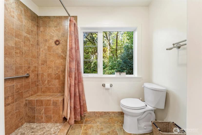Property photo for 18464 47th Place Ne, Lake Forest Park photo 12