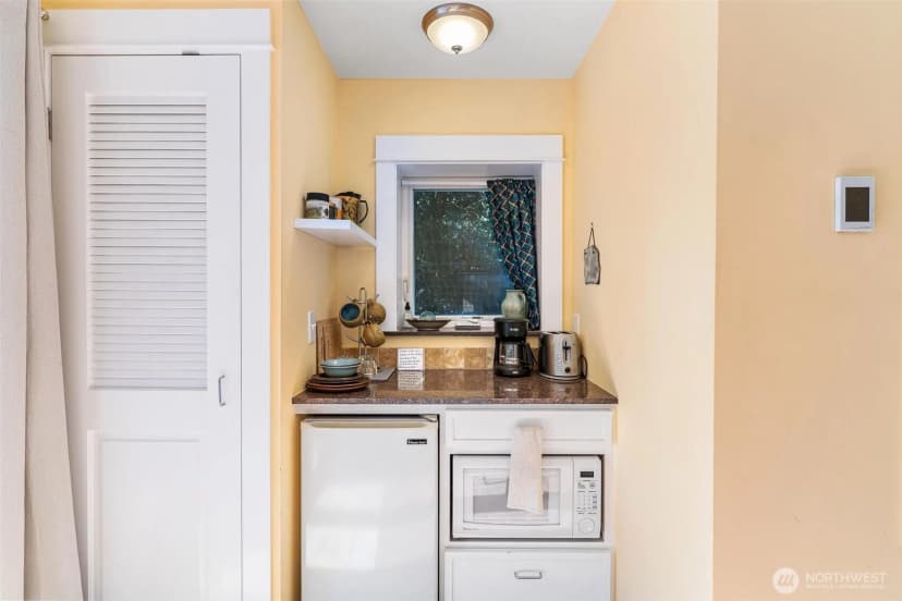 Property photo for 18464 47th Place Ne, Lake Forest Park photo 23