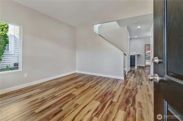Property photo for 2101 62nd Street Se, Auburn photo 2