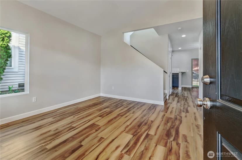 Property photo for 2101 62nd Street Se, Auburn photo 2