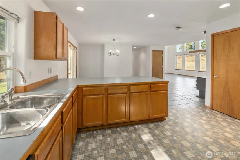 Property photo for 5855 Thorp Prarie Road, Cle Elum photo 12