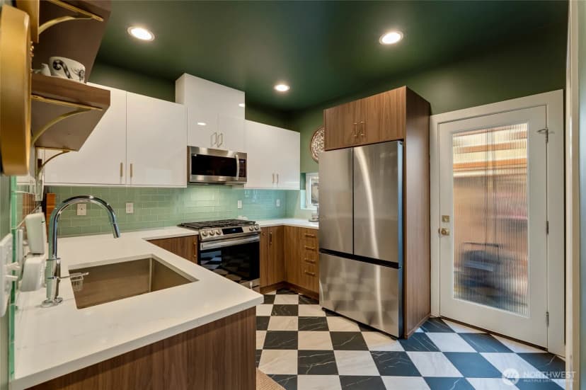 Property photo for 2204 California Avenue Sw #a, Seattle photo 6