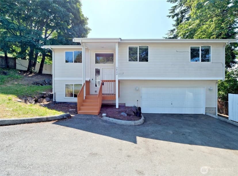 Property photo for 2409 Ne 11th Court, Renton