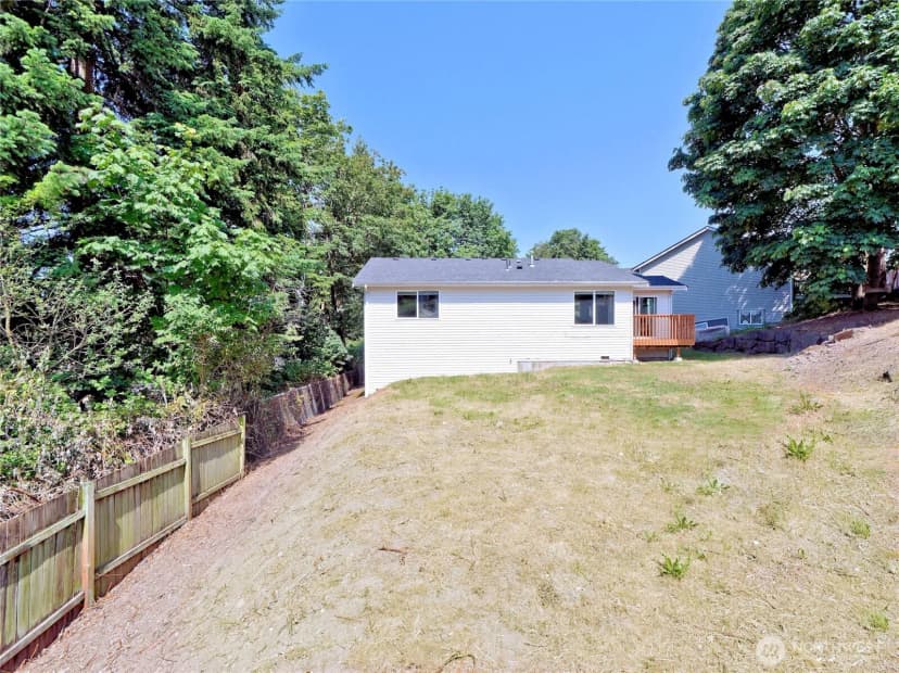 Property photo for 2409 Ne 11th Court, Renton photo 24