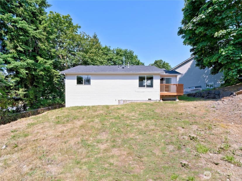 Property photo for 2409 Ne 11th Court, Renton photo 25