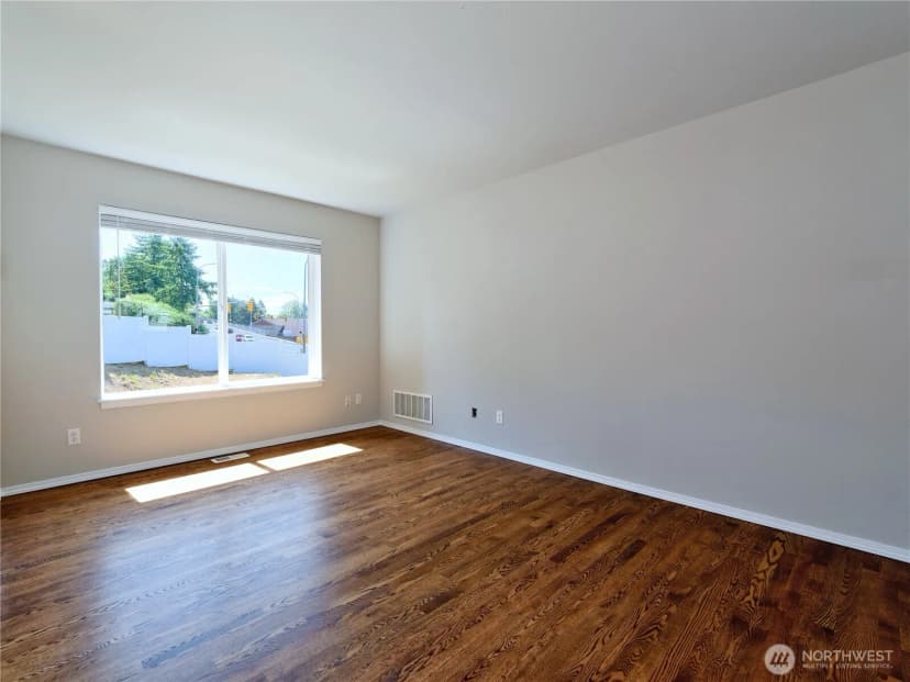 Property photo for 2409 Ne 11th Court, Renton photo 20
