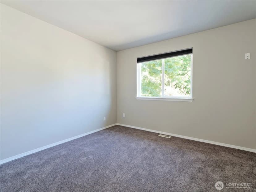 Property photo for 2409 Ne 11th Court, Renton photo 16