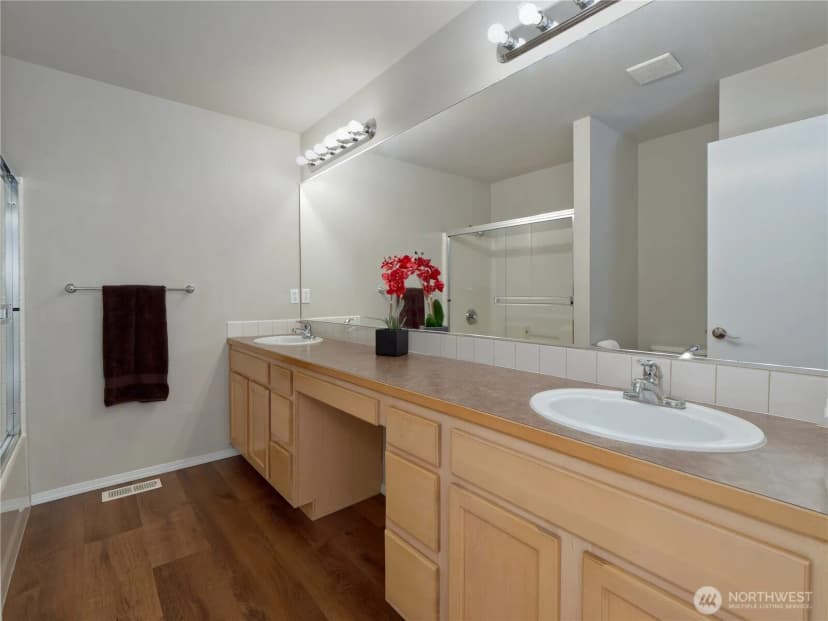 Property photo for 2409 Ne 11th Court, Renton photo 12