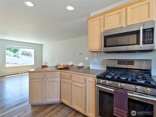 Property photo for 2409 Ne 11th Court, Renton photo 4