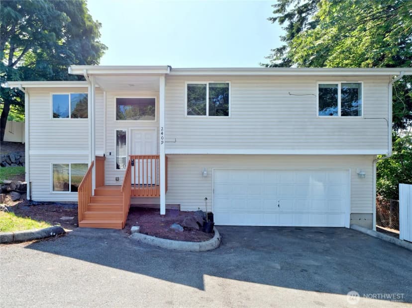 Property photo for 2409 Ne 11th Court, Renton photo 28