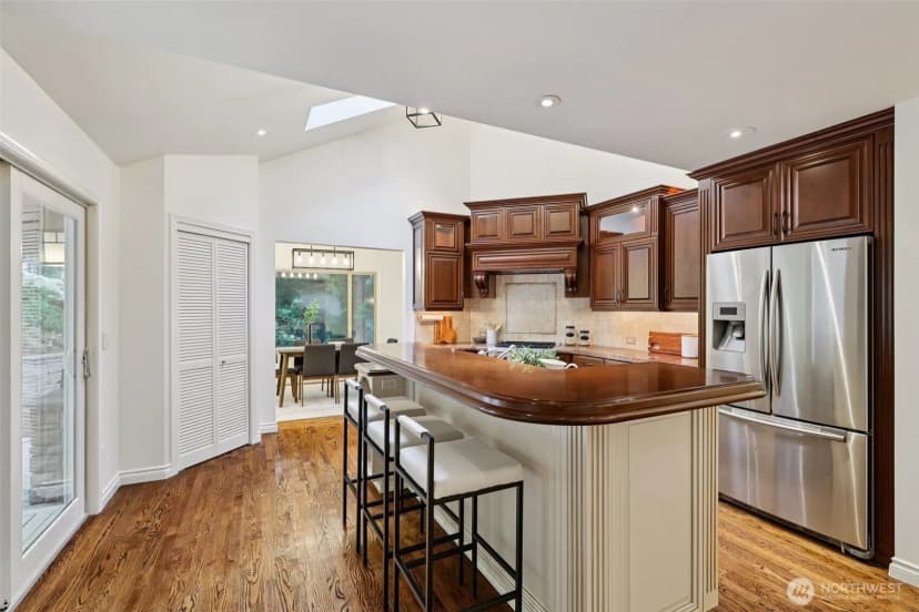 Property photo for 432 209th Avenue Ne, Sammamish photo 9