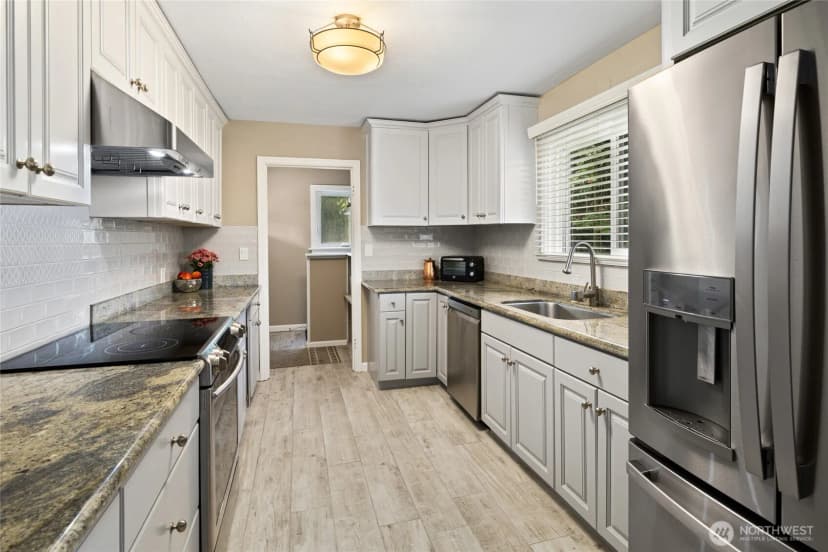 Property photo for 2020 Sunset Drive W, University Place photo 14