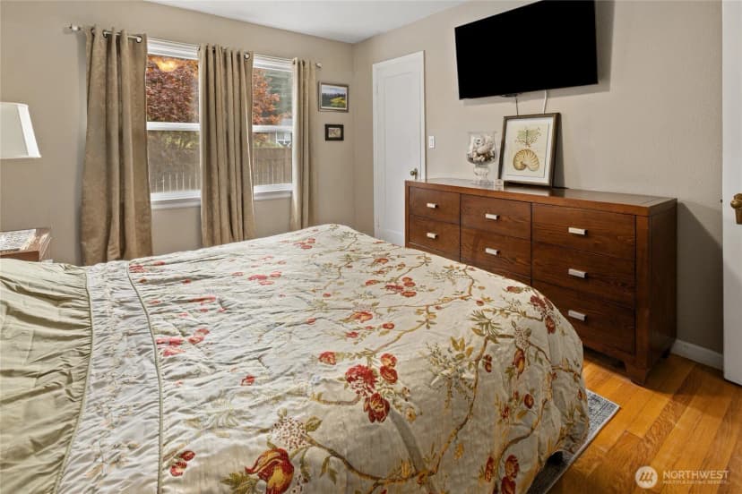 Property photo for 2020 Sunset Drive W, University Place photo 9