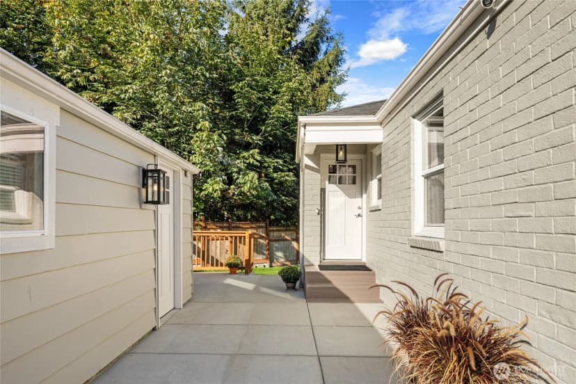 Property photo for 2020 Sunset Drive W, University Place photo 32