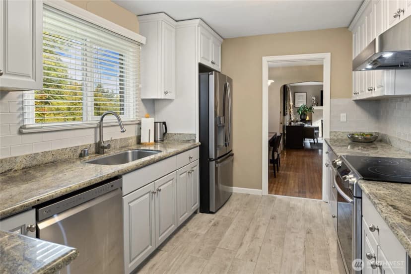 Property photo for 2020 Sunset Drive W, University Place photo 16