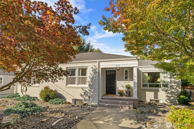 Property photo for 2020 Sunset Drive W, University Place photo 2