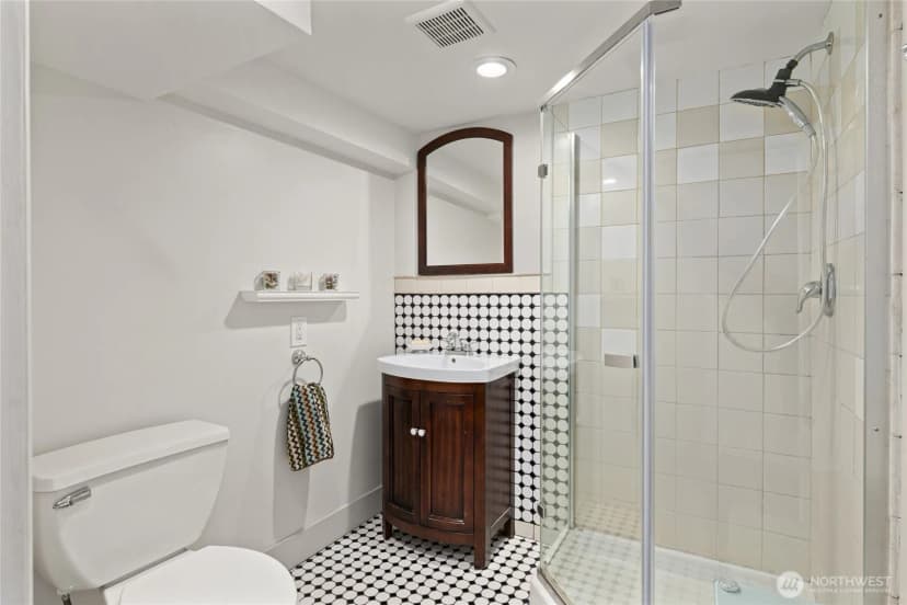 Property photo for 2020 Sunset Drive W, University Place photo 19