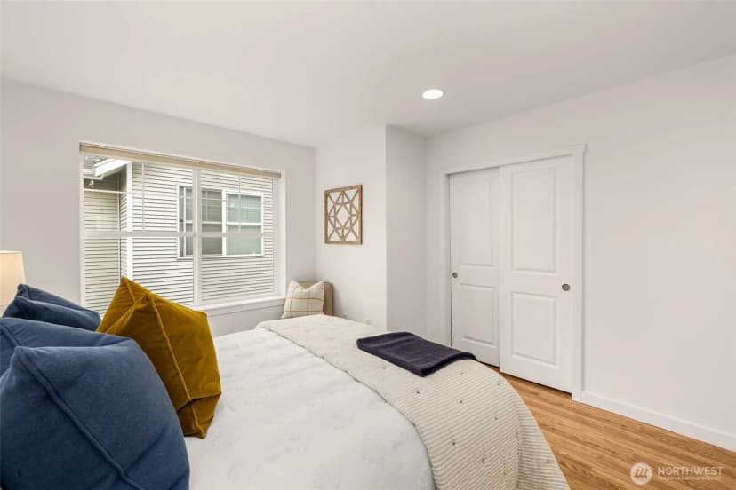 Property photo for 12018 31st Avenue Ne, Seattle photo 13