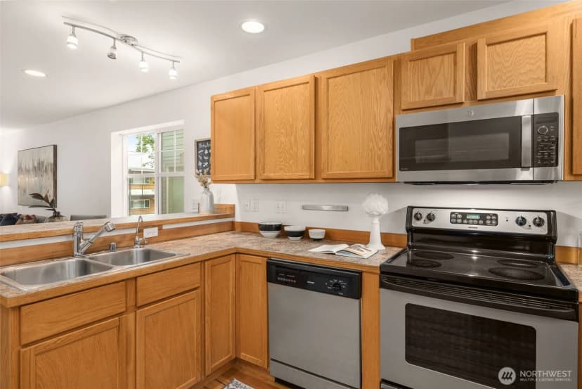 Property photo for 12018 31st Avenue Ne, Seattle photo 11