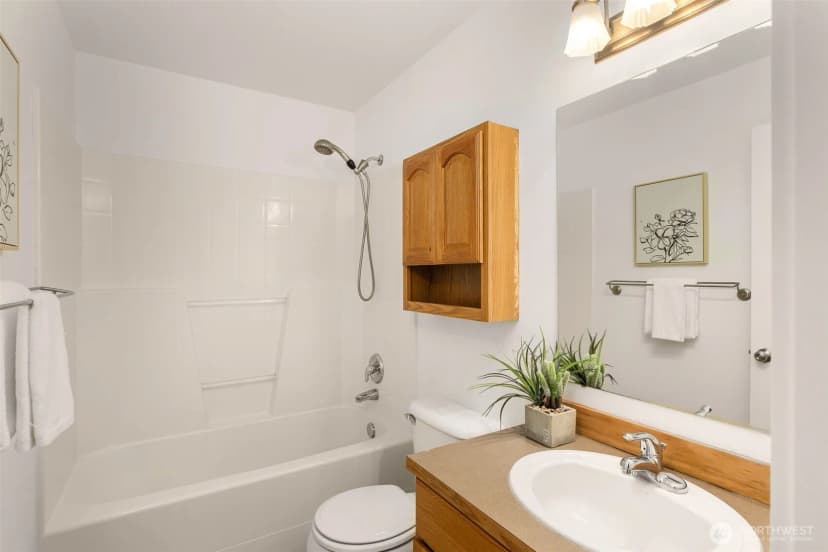 Property photo for 12018 31st Avenue Ne, Seattle photo 16