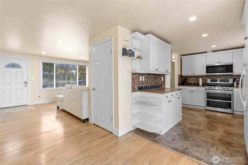 Property photo for 17916 Military Road S, Sea Tac photo 5