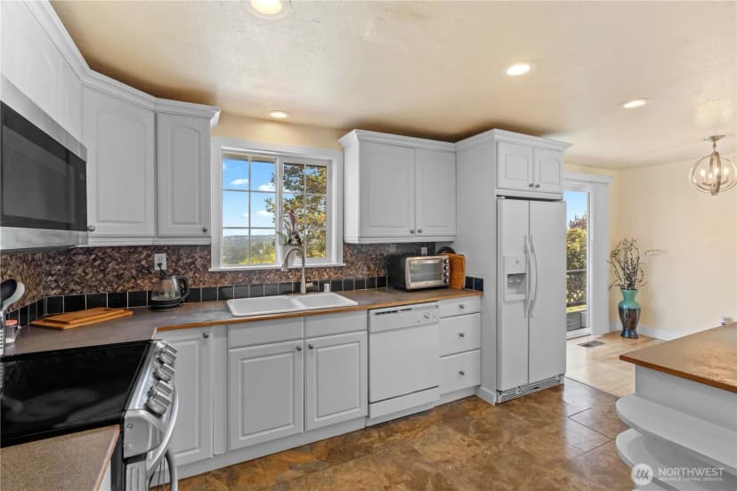 Property photo for 17916 Military Road S, Sea Tac photo 6
