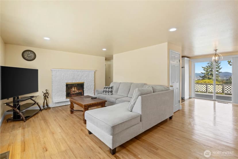 Property photo for 17916 Military Road S, Sea Tac photo 3