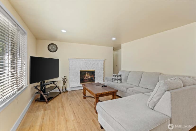 Property photo for 17916 Military Road S, Sea Tac photo 2