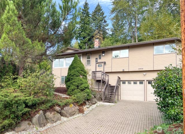 Property photo for 12516 Se 4th Place, Bellevue photo 2