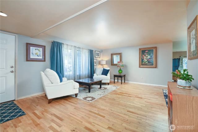 Property photo for 26007 14th Avenue S, Des Moines photo 4