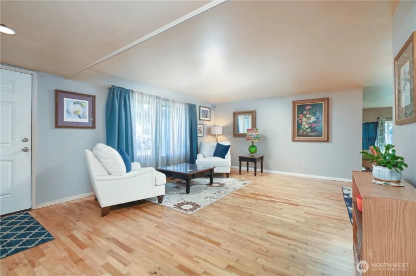 Property photo for 26007 14th Avenue S, Des Moines photo 4
