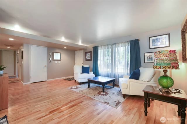 Property photo for 26007 14th Avenue S, Des Moines photo 5