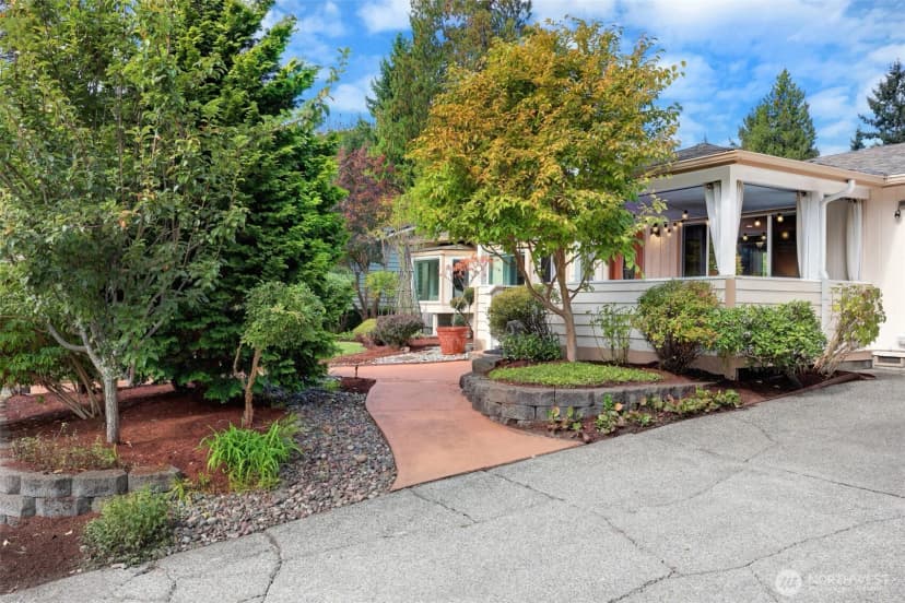 Property photo for 10442 Ne 142nd Street, Kirkland photo 4