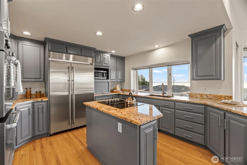 Property photo for 13813 68th Avenue W, Edmonds photo 12