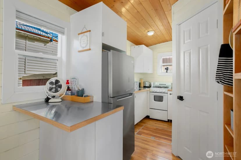 Property photo for 2143 N Northlake Way #15, Seattle photo 9
