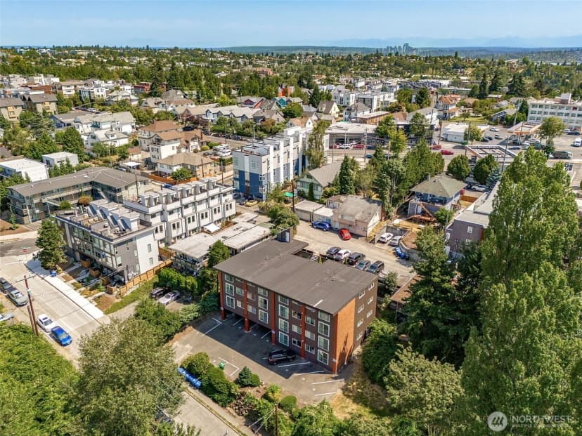 Property photo for 2414 13th Avenue S, Seattle photo 14