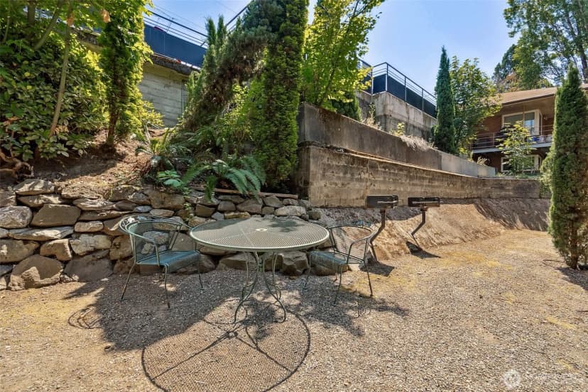 Property photo for 2414 13th Avenue S, Seattle photo 17