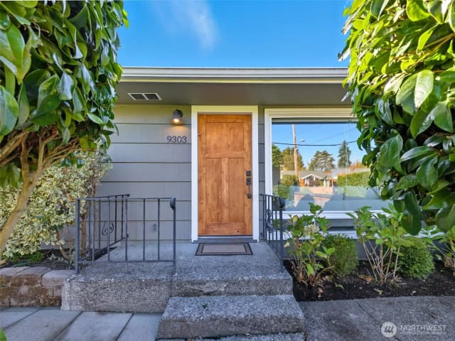 Property photo for 9303 32nd Avenue Sw, Seattle photo 2