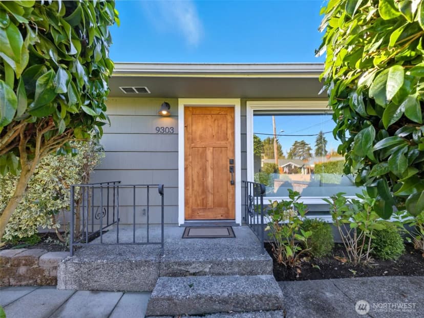 Property photo for 9303 32nd Avenue Sw, Seattle photo 2