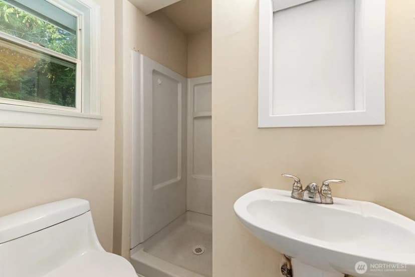 Property photo for 11608 8th Avenue S, Seattle photo 10