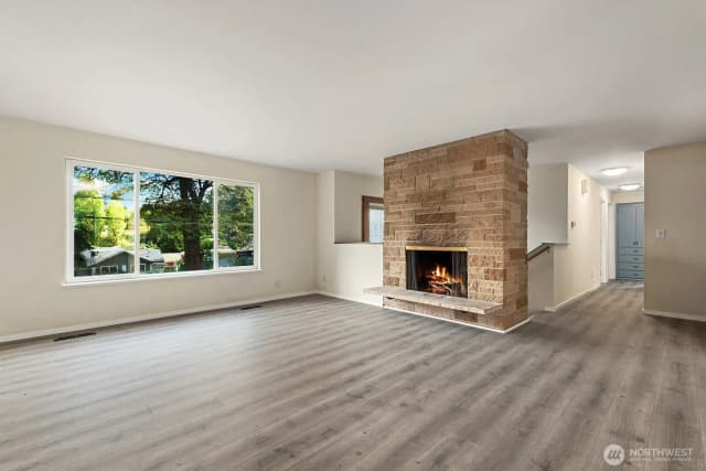 Property photo for 11608 8th Avenue S, Seattle photo 3