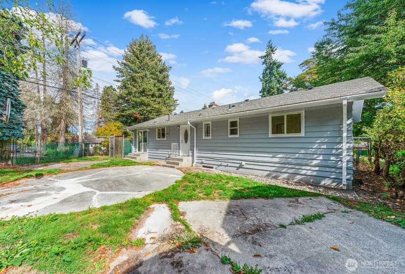 Property photo for 11608 8th Avenue S, Seattle photo 17