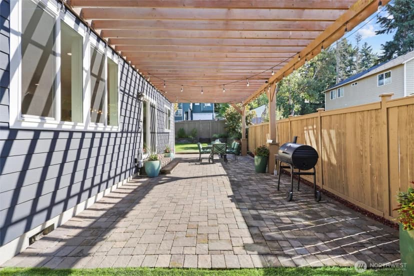 Property photo for 2211 Se 103rd Place, Seattle photo 3