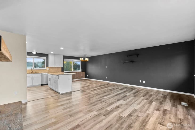 Property photo for 1710 12th Avenue Nw, Puyallup photo 8