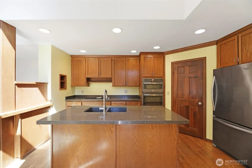 Property photo for 2410 223rd Place Ne, Sammamish photo 11