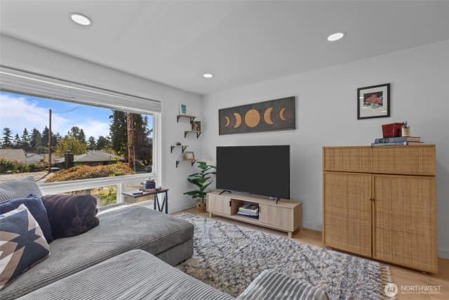 Property photo for 3610 Ne 6th Street, Renton photo 2