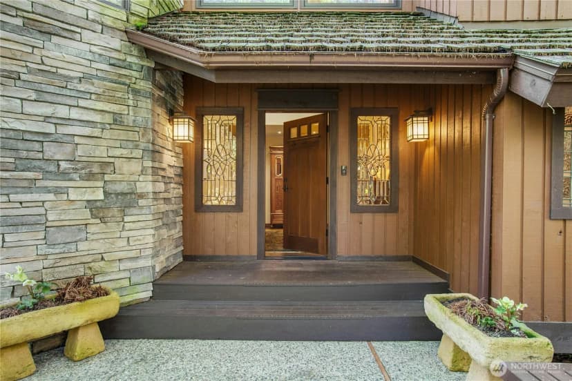 Property photo for 1815 102nd Place Se, Bellevue photo 2