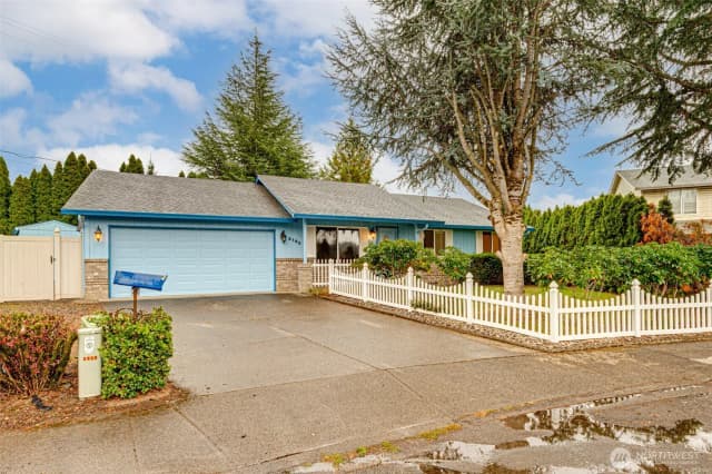 Property photo for 2185 Dahlia, Woodland photo 3
