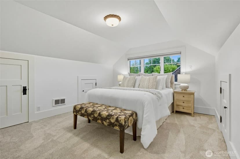 Property photo for 4417 Thackeray Place Ne, Seattle photo 25