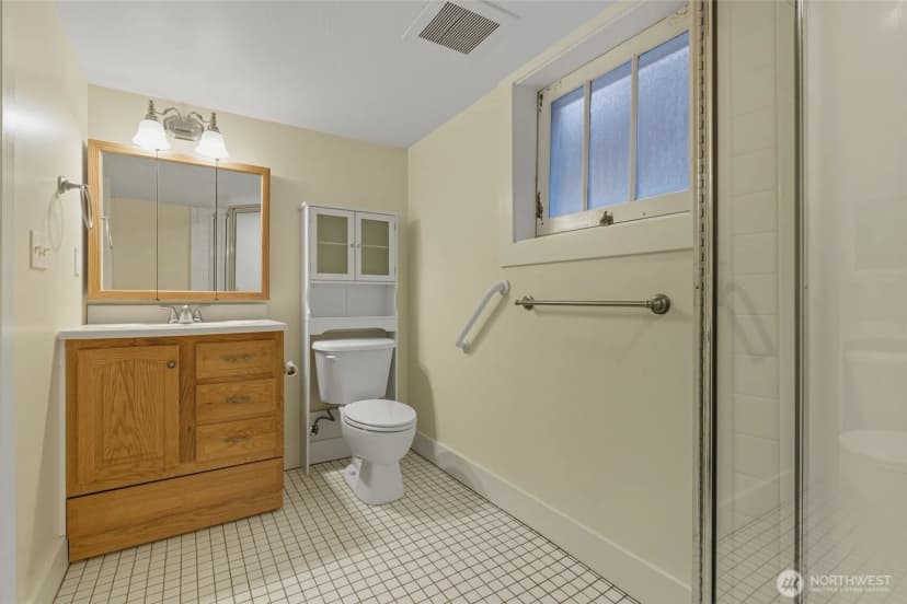 Property photo for 4417 Thackeray Place Ne, Seattle photo 32